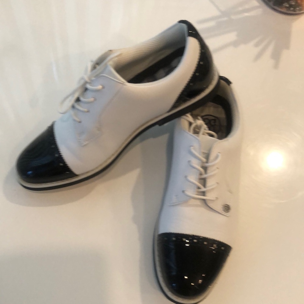 G4 women’s golf shoes. These beauties were worn twice. Excellent shape